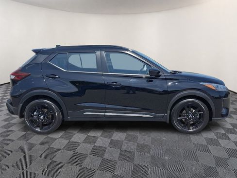 Used 2023 Nissan Kicks SR w/ SR Premium Package FWD image 7