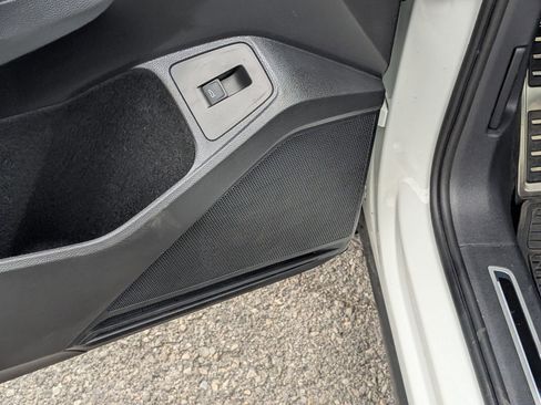 Used 2022 Volkswagen Tiguan SE R-Line image 15