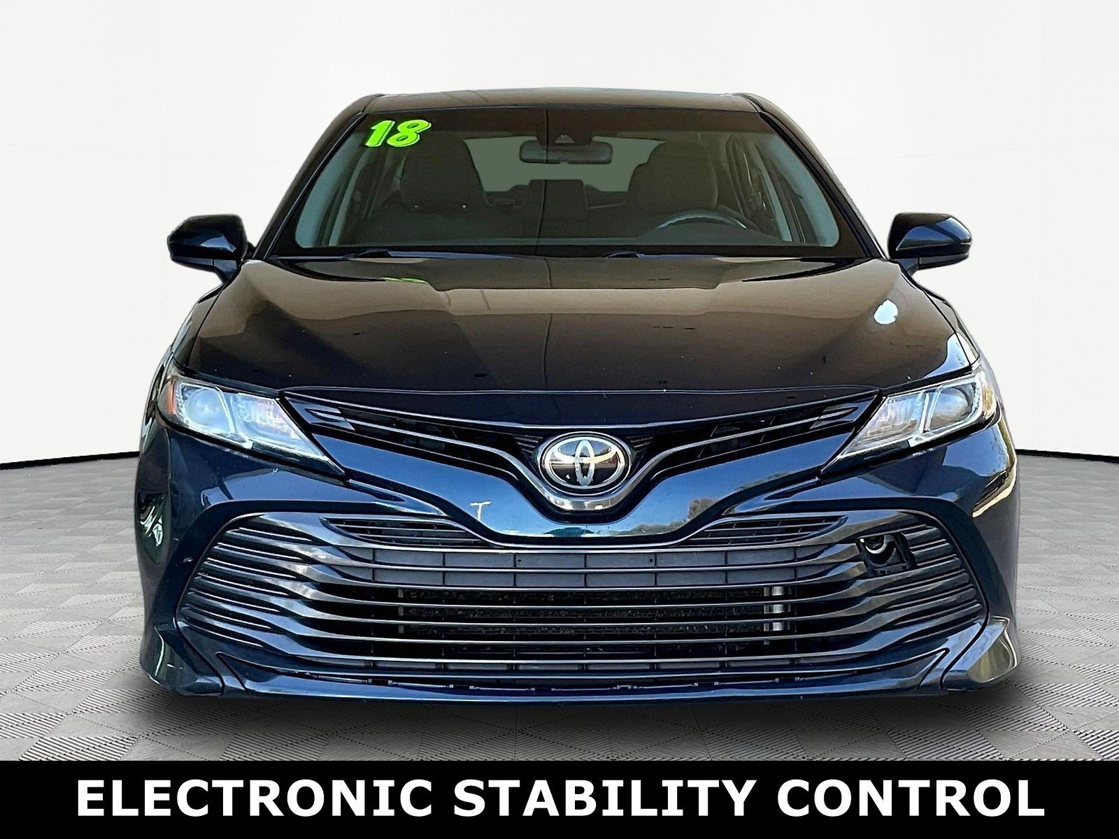 Used 2018 Toyota Camry LE FWD image 2