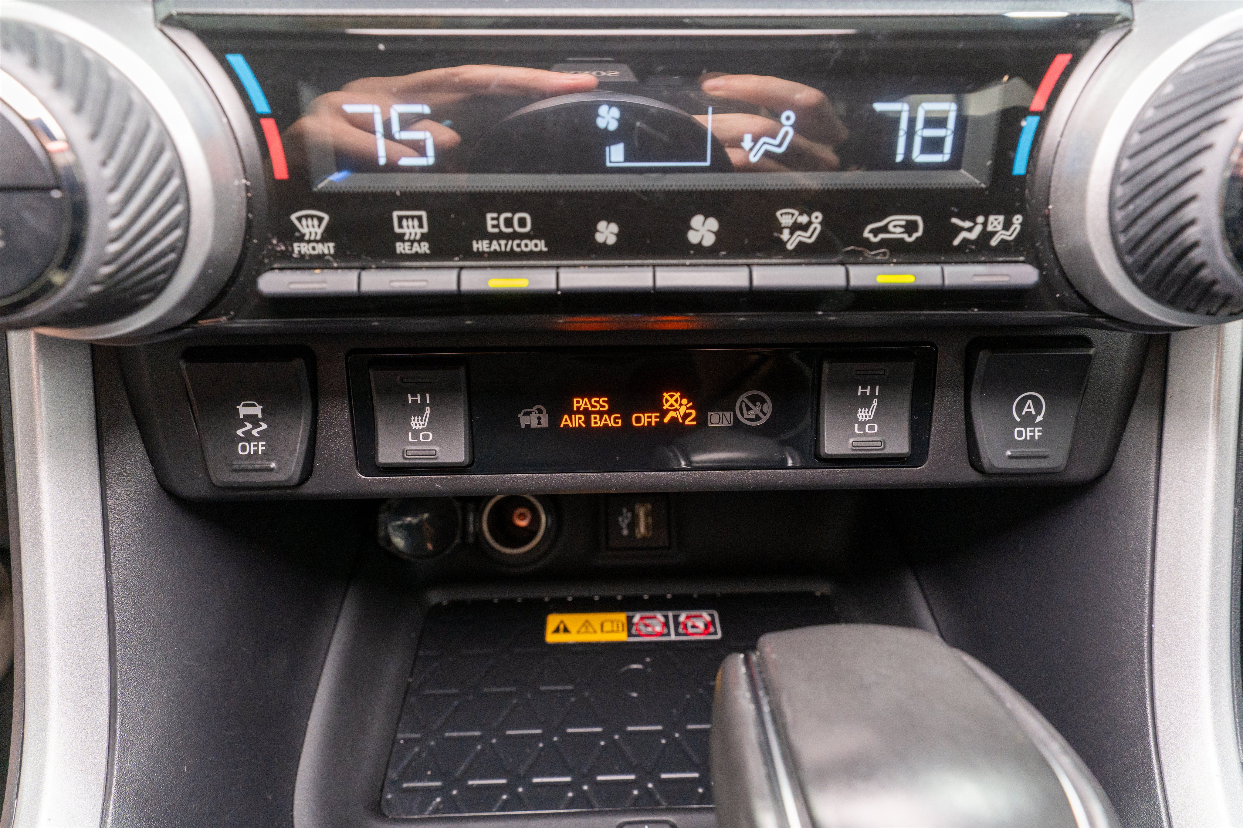 Used 2025 Toyota RAV4 XLE Premium w/ Weather Package FWD image 22