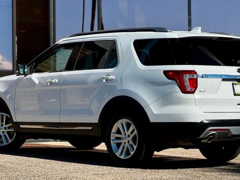 Used 2017 Ford Explorer XLT w/ Equipment Group 201A image 6