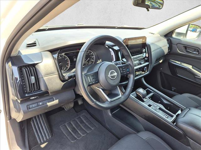 Used 2024 Nissan Pathfinder SV FWD image 10