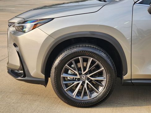 Used 2025 Lexus NX 250 FWD w/ Towing Package (2000 Lbs) image 8