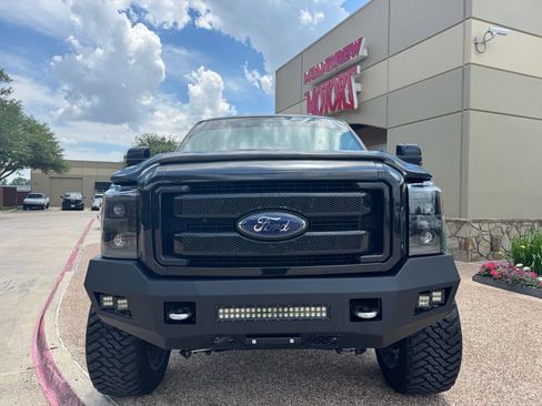 Used 2013 Ford F250 Platinum w/ FX4 Off Road Pkg AWD/4WD image 3