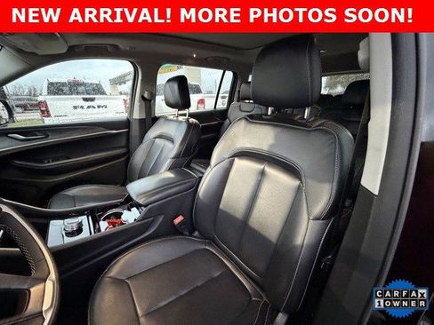 Used 2023 Jeep Grand Cherokee L Limited w/ Black Appearance Package image 7
