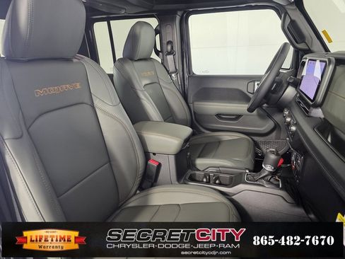 New 2025 Jeep Gladiator Mojave image 31