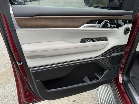 Used 2022 Jeep Grand Wagoneer Series I image 12