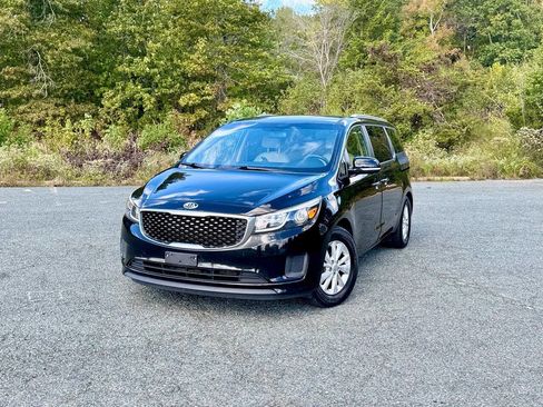 Used 2016 Kia Sedona LX w/ LX Convenience Package image 3