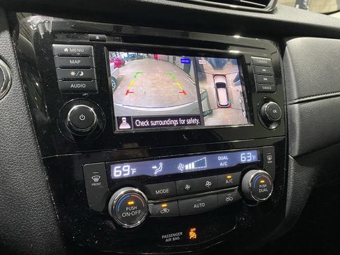 Used 2018 Nissan Rogue SV w/ Premium Package FWD image 6