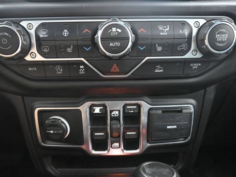 Used 2021 Jeep Wrangler Unlimited Sport AWD/4WD image 17