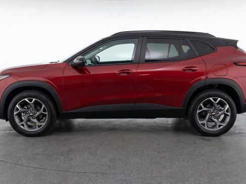 Used 2025 Chevrolet Trax LT FWD image 5