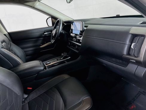 Used 2023 Nissan Pathfinder Platinum AWD/4WD image 31