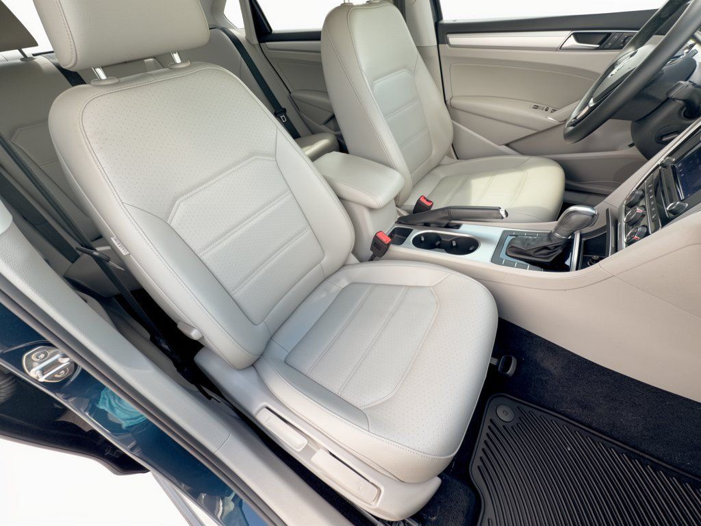 Used 2019 Volkswagen Passat 2.0T Wolfsburg FWD image 30