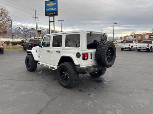 Used 2019 Jeep Wrangler Unlimited Sahara image 5