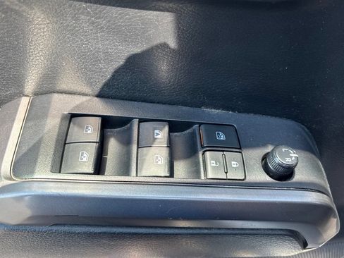 Used 2022 Toyota Tacoma SR5 w/ Technology Package RWD image 7