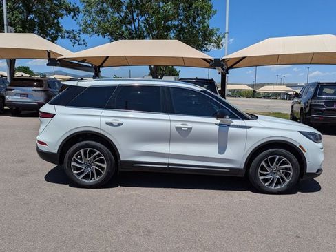 Used 2021 Lincoln Corsair AWD image 4