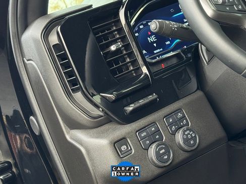 Used 2025 Chevrolet Silverado 2500 ZR2 w/ Technology Package image 30