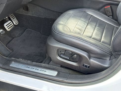 Used 2013 Ford Taurus SHO image 17