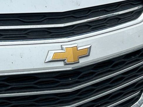 Used 2017 Chevrolet Equinox LT w/ Convenience Package FWD image 11