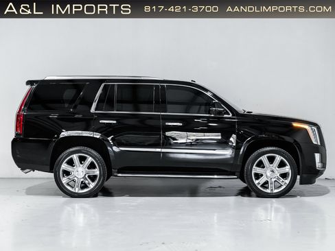 Used 2019 Cadillac Escalade Luxury image 10
