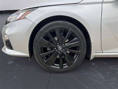 Used 2020 Nissan Altima 2.5 SR w/ Premium Package image 14