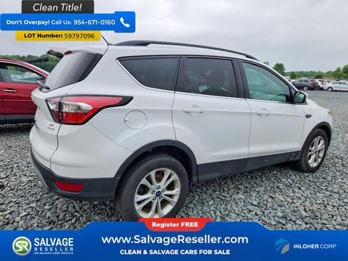 Used 2017 Ford Escape SE w/ Equipment Group 201A FWD image 4