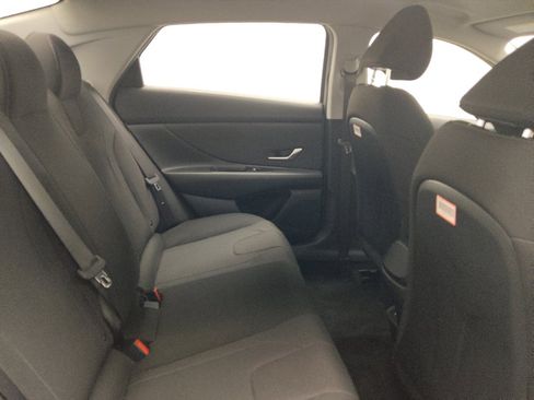 Used 2025 Hyundai Elantra SE FWD image 19