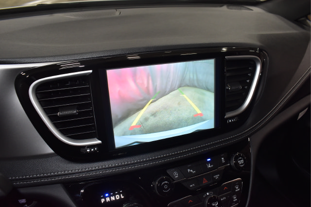 New 2027 Chrysler Pacifica Select FWD image 17