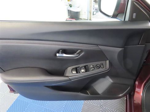 Used 2025 Nissan Sentra SV FWD image 15