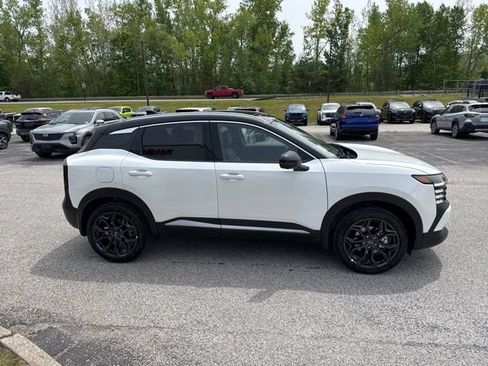 New 2026 Nissan Kicks SR AWD/4WD image 16