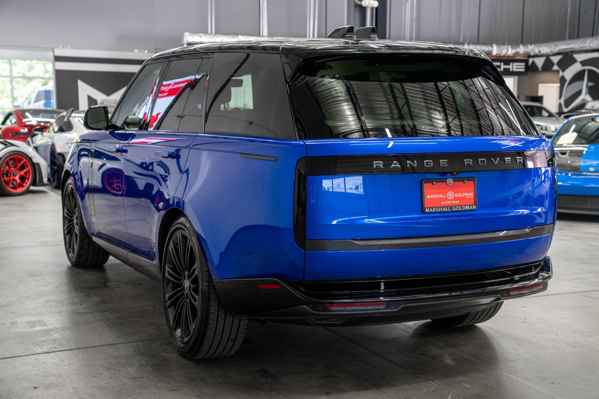 Used 2025 Land Rover Range Rover SE AWD/4WD image 8
