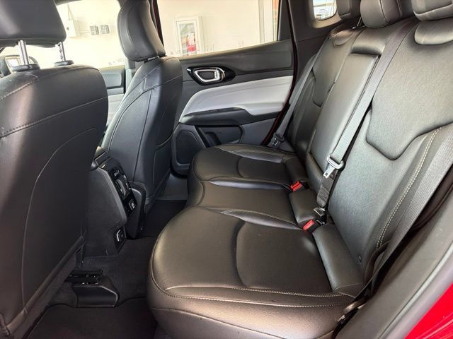 Used 2025 Jeep Compass Limited AWD/4WD image 11