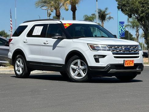 Used 2018 Ford Explorer XLT w/ Equipment Group 202A FWD image 1