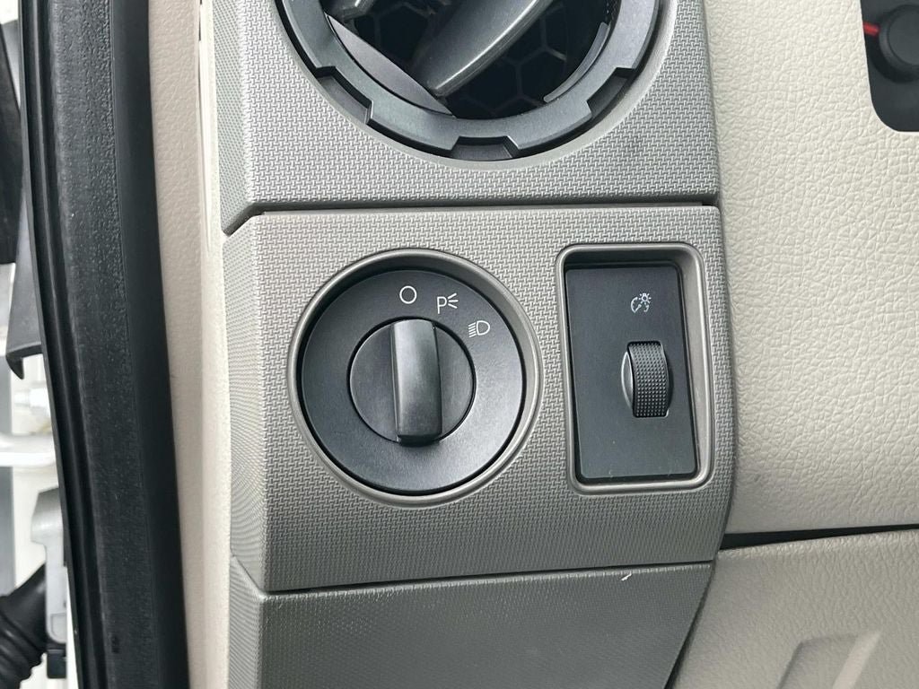 Used 2008 Ford F550 2WD Regular Cab Super Duty image 17
