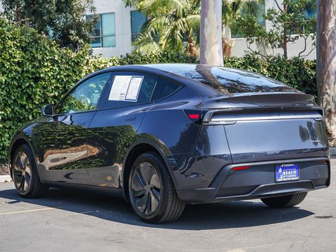 Used 2026 Tesla Model Y AWD image 4