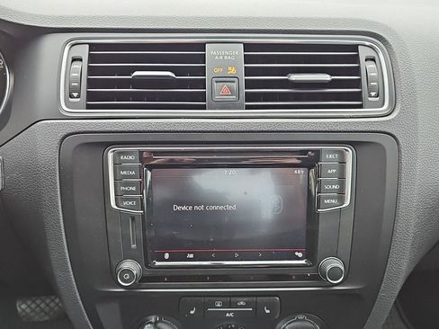 Used 2018 Volkswagen Jetta SE image 10