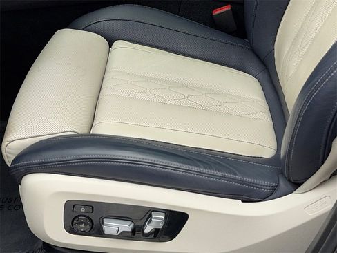 Used 2023 BMW X6 xDrive40i w/ Executive Package image 40
