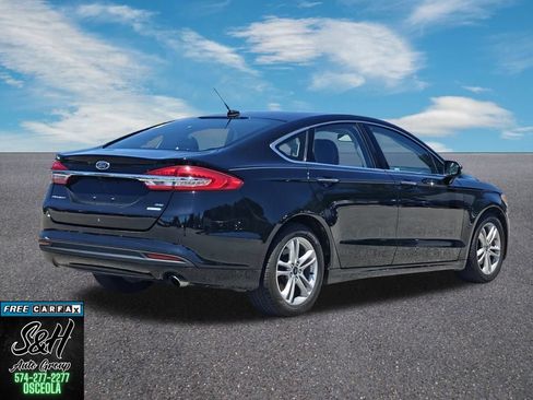 Used 2018 Ford Fusion SE w/ Fusion SE Technology Package FWD image 16