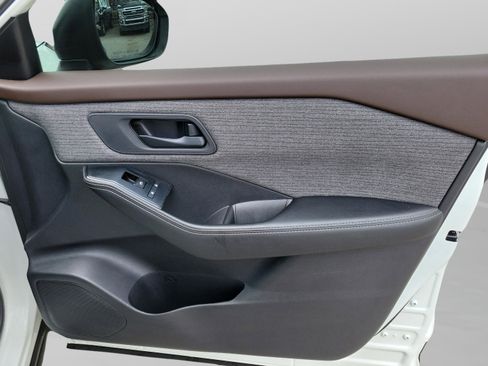 Used 2021 Nissan Rogue S image 31