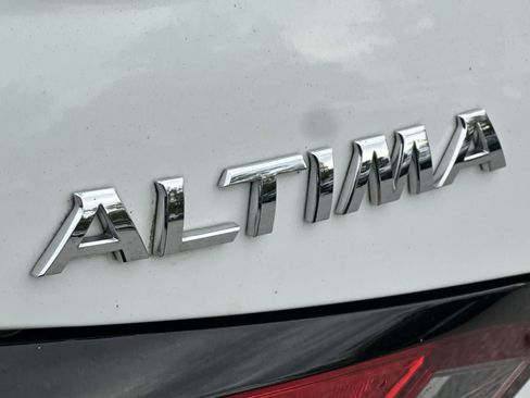 Used 2022 Nissan Altima 2.5 SR FWD image 11