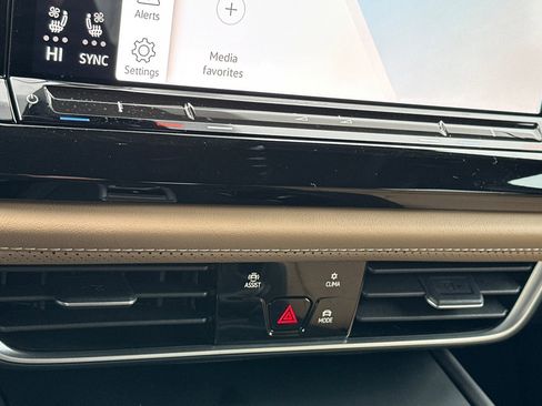 New 2025 Volkswagen Atlas Cross Sport SE image 19