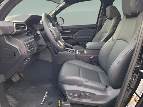 Used 2025 Toyota Tacoma Limited image 9