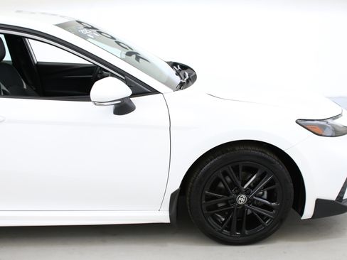 Used 2025 Toyota Camry SE w/ Convenience Package FWD image 8