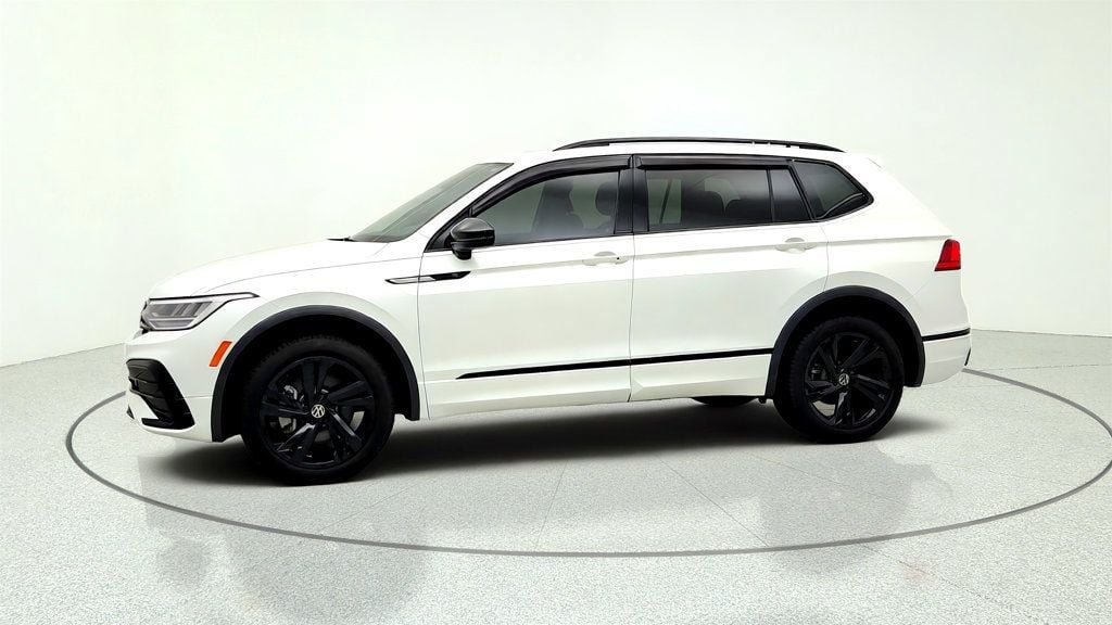 Used 2024 Volkswagen Tiguan SE R-Line AWD/4WD image 8