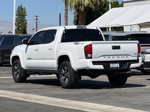 Used 2018 Toyota Tacoma TRD Sport w/ Technology Package RWD image 5