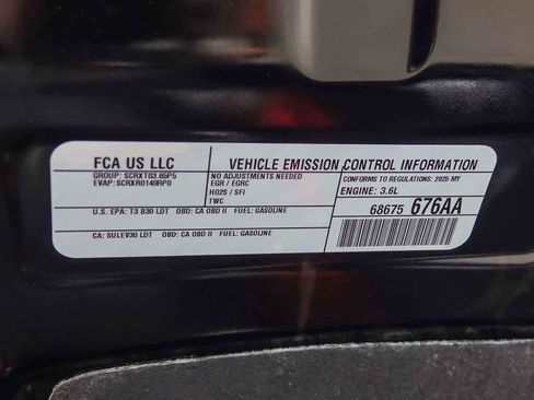 Used 2025 Chrysler Pacifica Limited FWD image 27