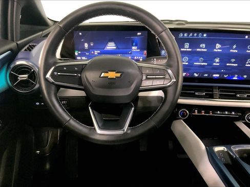 Used 2025 Chevrolet Equinox EV LT image 5