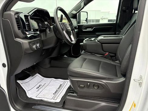Certified 2025 GMC Sierra 2500 SLT image 15
