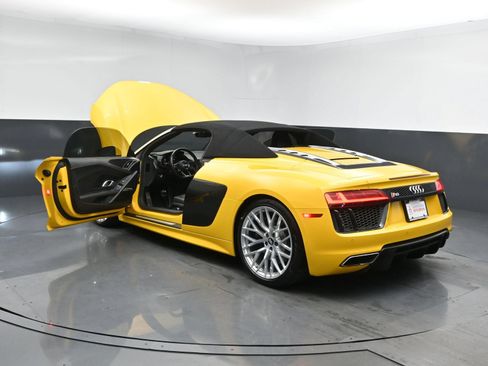 Used 2017 Audi R8 V10 w/ Carbon Exterior Package AWD/4WD image 30