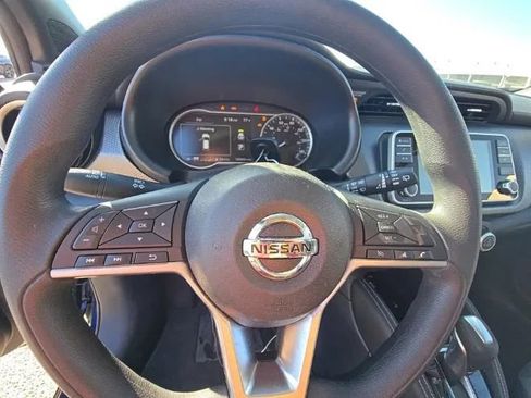 Used 2019 Nissan Kicks SV FWD image 7